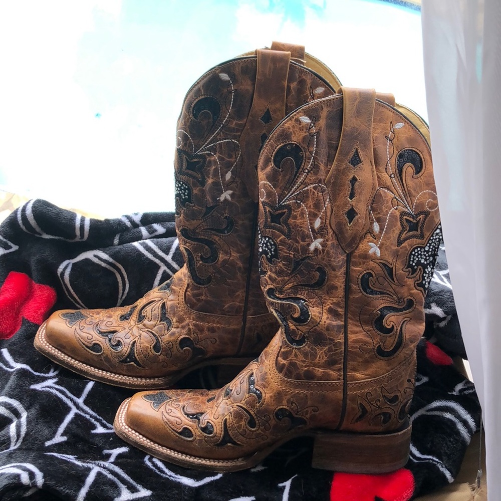 Corral cowgirl boots